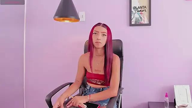 SaraSiimons from StripChat