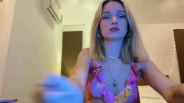Photos of SirenaBelle from StripChat is Freechat