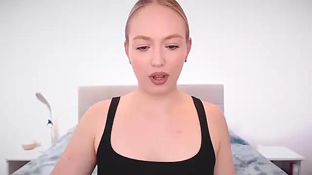 vickyblondi from StripChat is Freechat