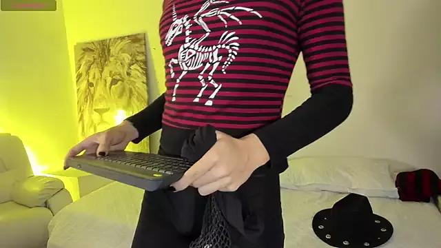 YarisWhite from StripChat is Freechat